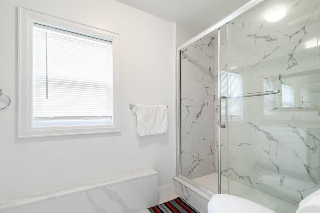 Modern House Newly Furnished 3 Mins Drive To Fall Niagara Falls Eksteriør bilde